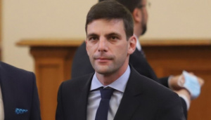 Председателят на НС показа PCR теста си във Фейсбук и коментира ситуацията