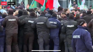 НА ЖИВО Пореден опит за щурм на НС: Протестиращите изригнаха след думи на Петков и Минчев
