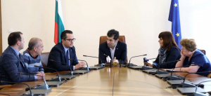 Петков отсвири Възраждане на среща! От партията се надяват да отпадне поне тестването на деца