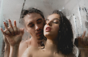 Мокър секс в банята, от който оставаш без дъх!