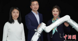 Китайски робот ваксинира без игли