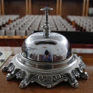 Депутатите гласуват удължаване действието на бюджета за 2021 г. и изслушват Петков (НА ЖИВО)