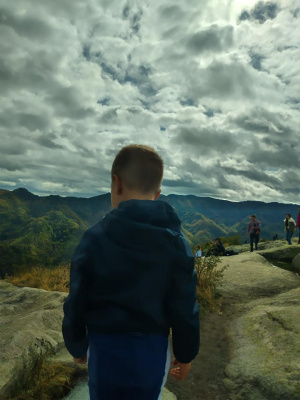 Седмицата почва с вятър, облаци и студ