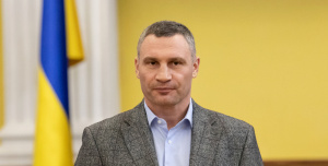 Виталий Кличко се разбесня, след като Германия прати 5000 военни каски на Украйна