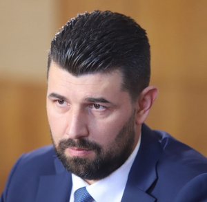 Слави Трифонов зове: Изгледайте това видео докрай