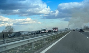 Зверско автомеле на АМ Тракия затвори пътя към София, горят коли