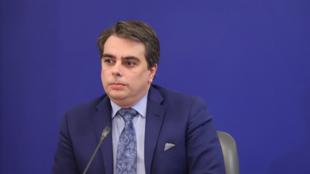 Асен Василев обеща: Ощетените пенсионери ще бъдат компенсирани
