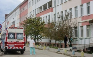 Ексхумират трупа на издъхналата пред детето си във Враца клетница
