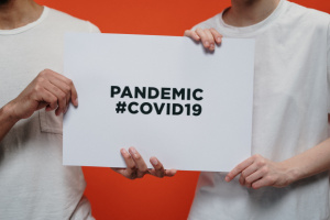 Пандемията от COVID-19 е към края си, но дали?