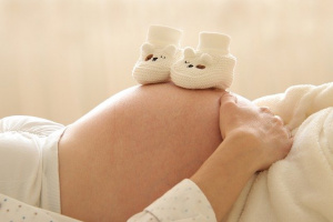 Специалист: 20% от новородените, чиито майки са били с COVID-19, са със забавено развитие