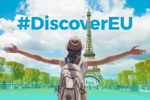 ЕК дава рекордните 70 000 карти за пътуване на млади европейци