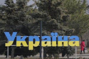 Страшно е! Запалени летища в цяла Украйна ВИДЕА