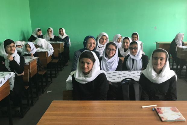 Талибаните пускат жените в университетите, но от отделен вход и физически отделени