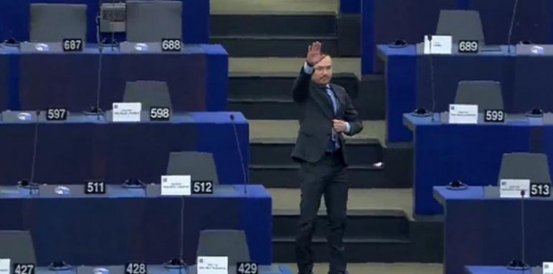 Ангел Джамбазки взриви Европарламента, показа нацисткия поздрав