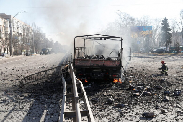 Украинската армия към гражданите: Сваляйте пътни знаци, правете бомби (ВИДЕО)