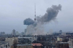 Артилерийски снаряд удари телевизионната кула в Киев (ВИДЕО)
