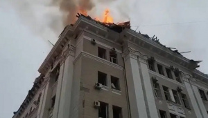 Ракета порази сградата на полицията в Харков (ВИДЕО)
