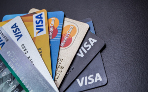 Visa и Mastercard до дни спират работа в Русия