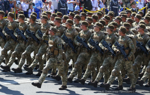 Увеличиха драстично месечната заплата на защитаващите Украйна с оръжие в ръка