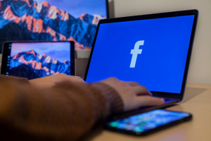 Фейсбук и Инстаграм ще позволяват призиви за насилие срещу руснаци