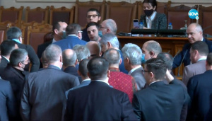 Високо напрежение в НС: Депутатите пред бой заради Борисов НА ЖИВО