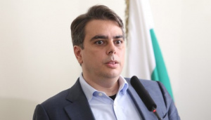 Асен Василев: България би следвало да изпрати боеприпаси на Украйна