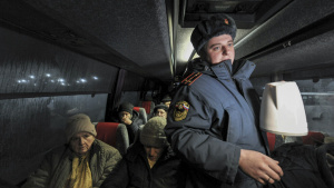 Киев: 15 000 жители на Мариупол са били депортирани в Русия