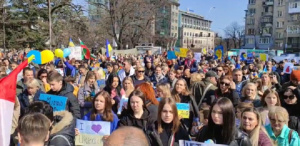 Отново хиляди българи на шествие в подкрепа на Украйна (ВИДЕО)