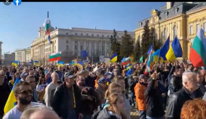 София е с Украйна! Хиляди пеят с Васко Кръпката за мир! (ВИДЕО)