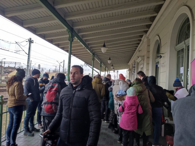 Близо половин милион украински бежанци премиха в Полша досега (ВИДЕО)