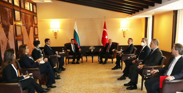 Кадиев подпука Петков заради облеклото и състава на делегацията при Ердоган СНИМКА