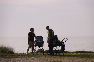 Бащите с 2 месеца платен отпуск за отглеждане на дете от края на лятото