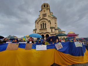 Мирно шествие в подкрепа на Украйна събра граждани в София (ВИДЕО)