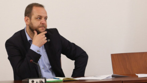 Вицепремиерът Сандов: Може да се стигне до затваряне на мощности от ТЕЦ Марица