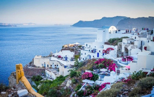 Гърция разхлабва COVID мерките за лятото
