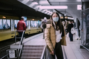 Съдия в САЩ постанови, че изискването на носене на маска в обществения транспорт е незаконно