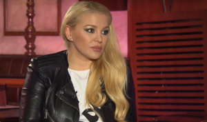 Любимка на Слави закопа Деси Слава в "Капките"