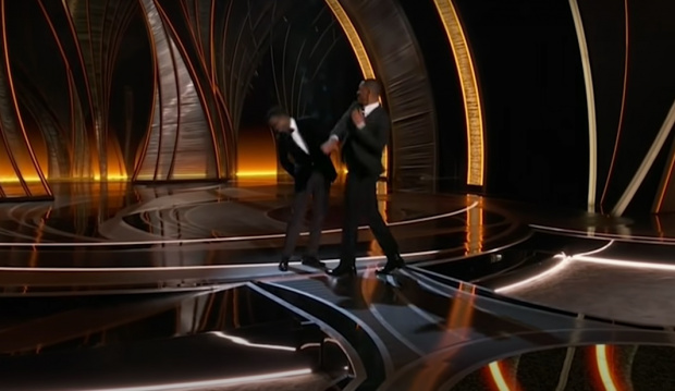 След като заби шамара на Крис Рок: Уил Смит напусна Академията за Оскарите