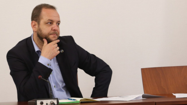 Вицепремиерът Сандов: Може да се стигне до затваряне на мощности от ТЕЦ Марица