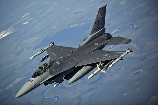 Тагарев: Проектът за закупуването на F-16 е по проект на Румен Радев