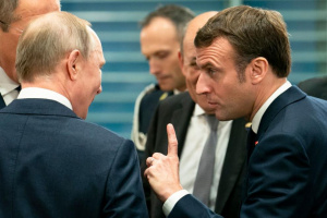 След повече от два часа: Макрон и Путин приключиха преговорите по телефона