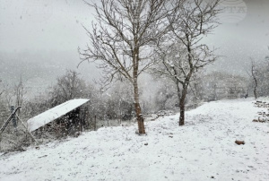 Сняг заваля в Централна Турция