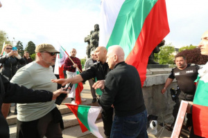 Отново сблъсъци край Паметника на Съветската армия в столицата