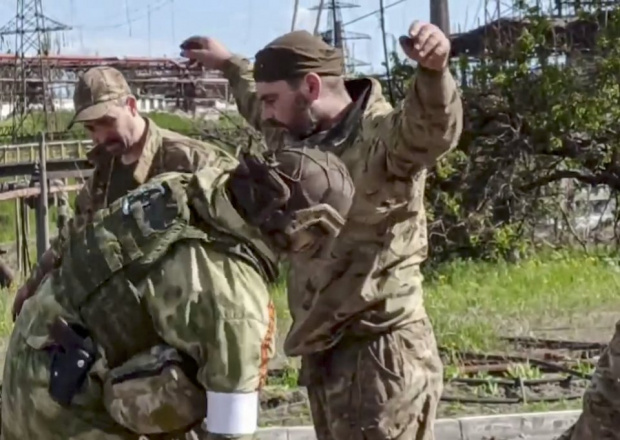 Украйна потвърди: 260 азовци са се предали