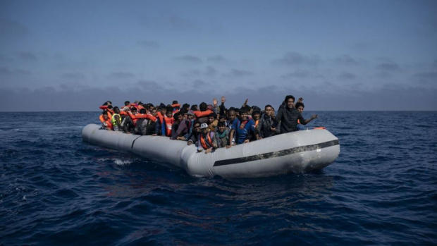 Лодка с мигранти потъна край Тунис, над 70 души в неизвестност