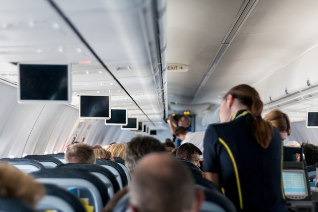 Стюардеса изроди бебе в тоалетната на самолет по време на полет над САЩ