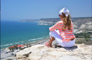 Кипър вдига ковид ограниченията за туристите