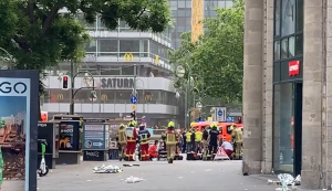 Кола помете десетки в Берлин, има загинал, поне 30 са ранени