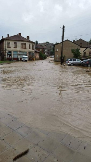 Поройни дъждове и наводнения в Трявна ВИДЕО/СНИМКИ