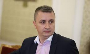 Министър Александър Николов депозира своята оставка